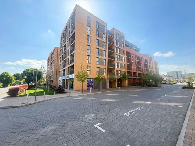 Chailey Place, UB3, photo 1