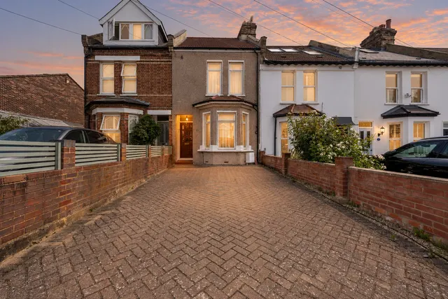 West Wimbledon, SW20, photo 2