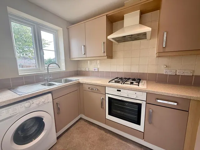 Photo 3 — Horsham Road, Swindon, Wiltshire, SN3 2BN