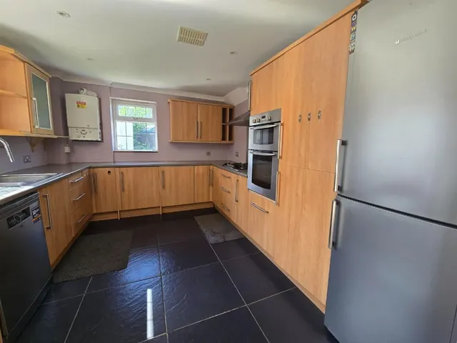 Prestwick Road, Watford, WD19, photo 1