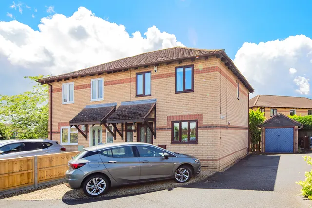 Holm Way, Bicester, photo 1
