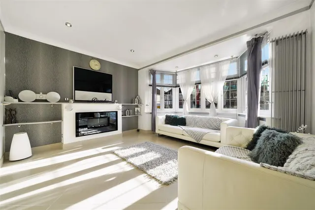 Grendon Gardens, Wembley, HA9, photo 3
