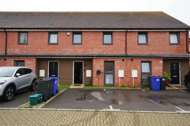 3 bedroom house — Malthouse Drive, Grays, Essex, RM17 5FG