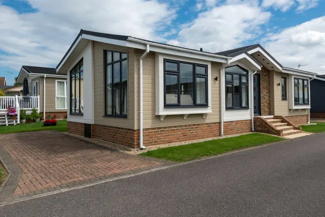 2 bedroom park home, Faversham Road, Whitstable