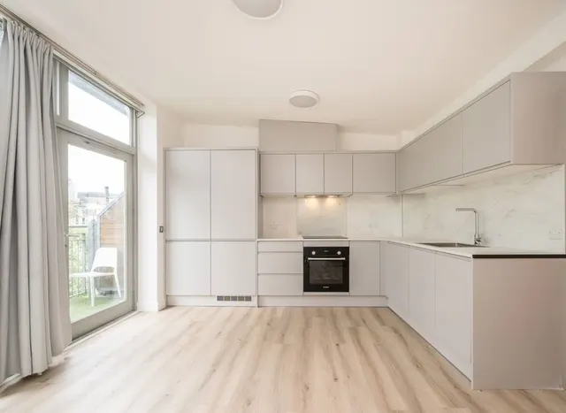 Photo 2 — Hunt Close, London, W11