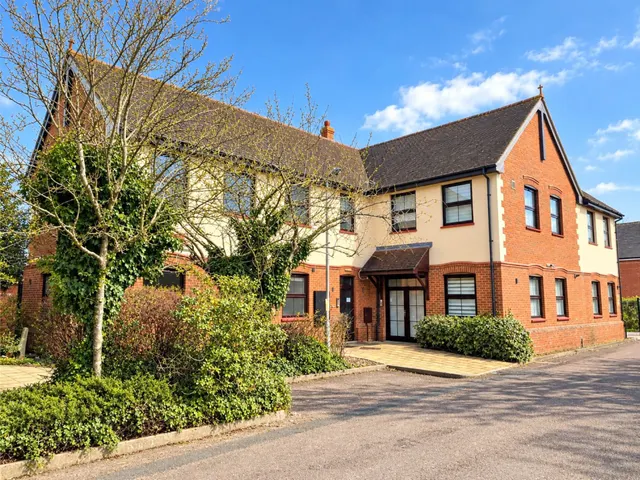 High Street, Theale, RG7, photo 1