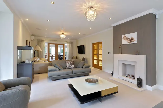 Photo 3 — 15 Vicarage Way, Gerrards Cross, SL9