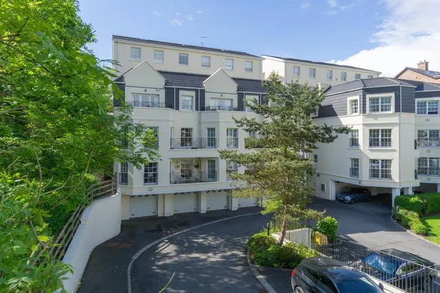 Malone Road, Belfast, BT9, photo 1