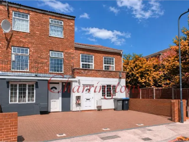 Beautifully Refurbished Three-Bedroom...