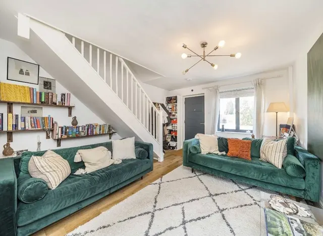Photo 2 — Bennetts Close, Mitcham, CR4