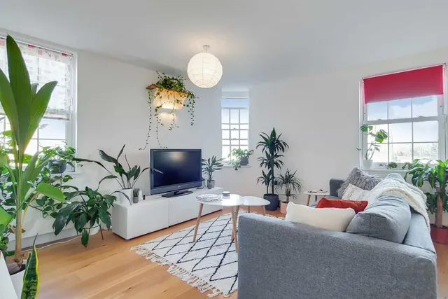 Photo 2 — 1423a London Road, London, SW16 4AH