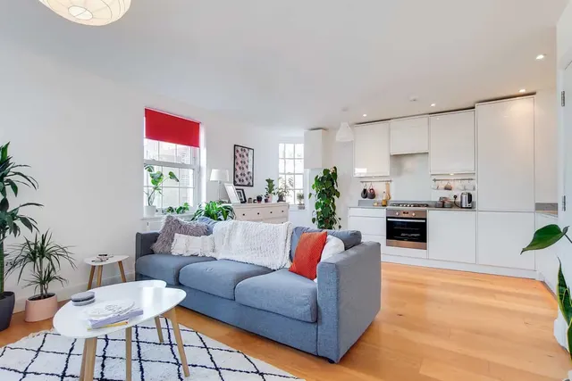 Photo 3 — 1423a London Road, London, SW16 4AH