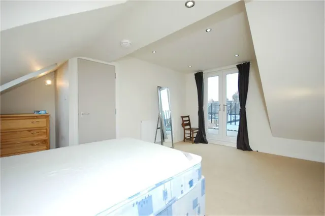 Greyhound Road, London, NW10, photo 1