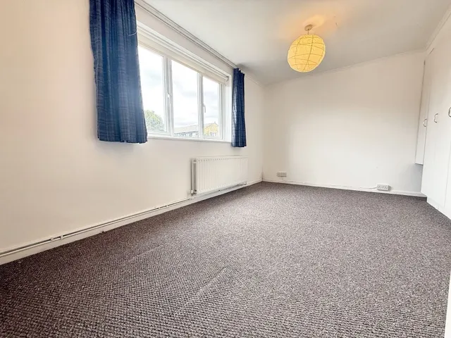 Burness Close, Uxbridge, UB8, photo 3