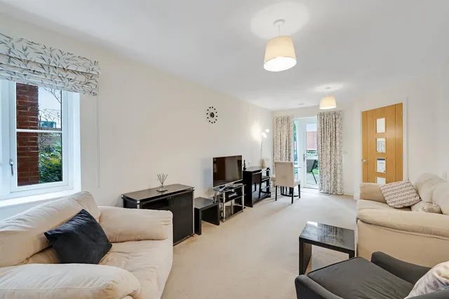 Churchfield Road, Walton-On-Thames, KT12, photo 1