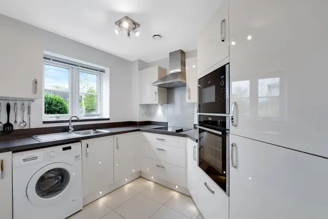 Churchfield Road, Walton-On-Thames, KT12, photo 2