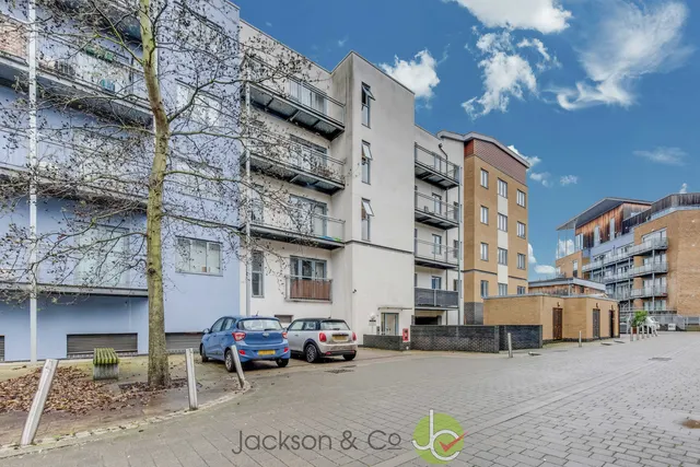 Quayside Drive, Colchester, Essex, CO2 8GN, photo 1