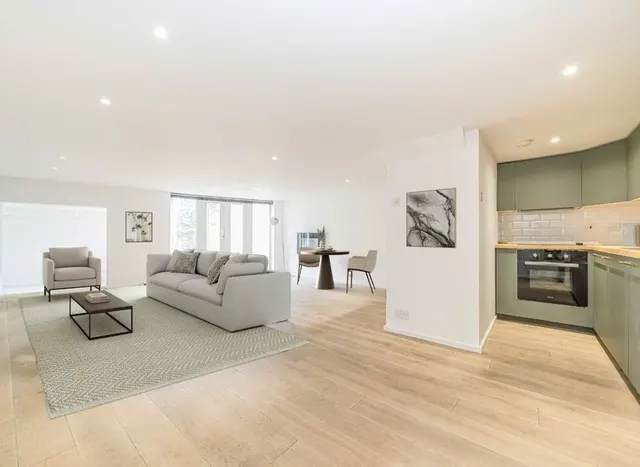 The Vale, Acton, W3, photo 1