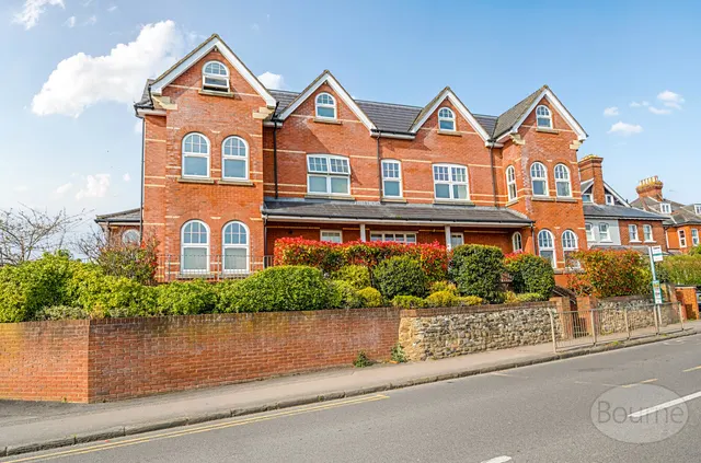 Hale Road, Farnham, GU9, photo 1