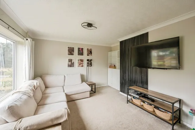 Photo 2 — Everingham Road, Doncaster, South Yorkshire, DN4