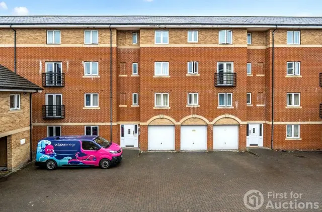 Saltash Road, Swindon, SN2, photo 1