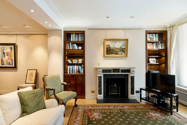 Photo 3 — Lowndes Square, London, SW1X 9JJ