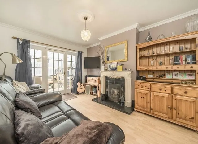 Photo 2 — Swan Road, Hanworth, TW13