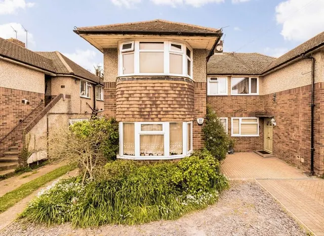 Swan Road, Hanworth, TW13, photo 1