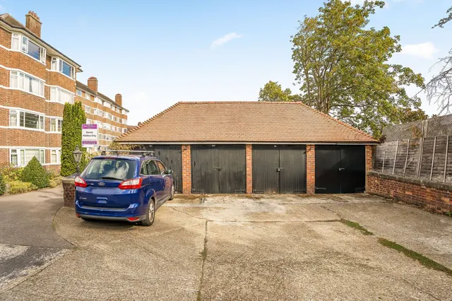 Upper Richmond Road West, London, SW14, photo 2