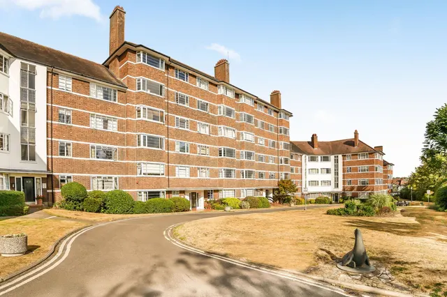 Upper Richmond Road West, London, SW14, photo 1