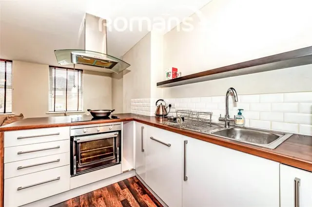 Peabody Road, Farnborough, GU14, photo 2