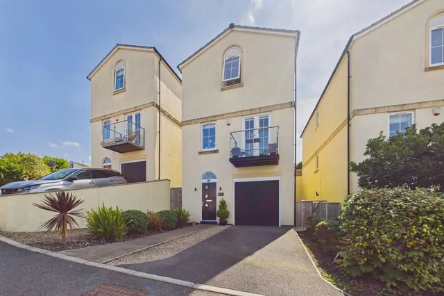 Crest Heights, Portishead, BS20, photo 1