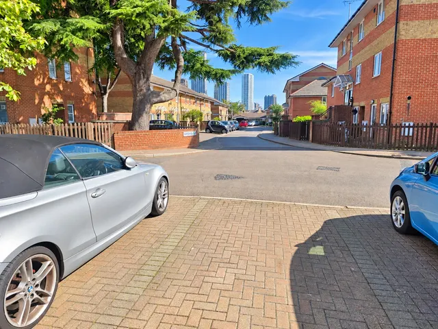 Copperfield Drive, London, N15, photo 2