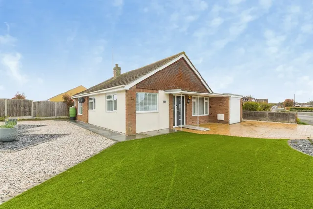 Photo 2 — Bertram Avenue, Little Clacton, Clacton-on-Sea, Essex, CO16