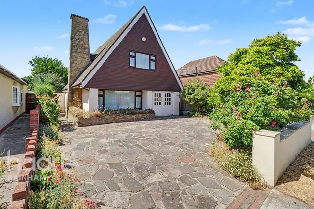3 bedroom house, Allen Road, Rainham, RM13