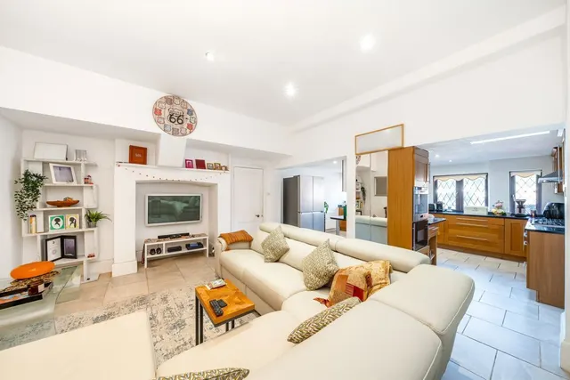 Mayfield Road, Weybridge, KT13, photo 3