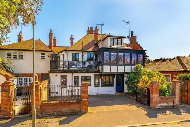 Mayfield Road, Weybridge, KT13, photo 1