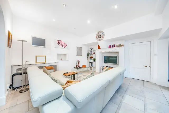 Mayfield Road, Weybridge, KT13, photo 2