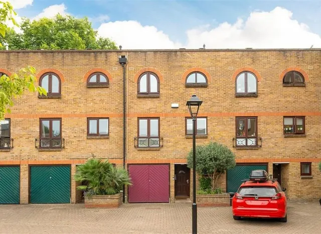 Photo 2 — Portland Square, Wapping, E1W