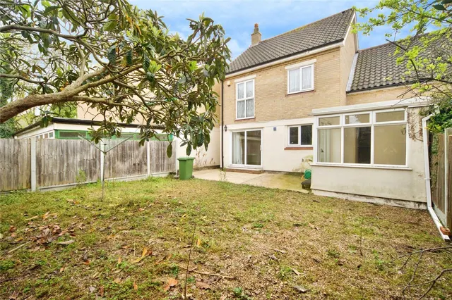 Photo 2 — Redstart Close, Beckton, London, E6