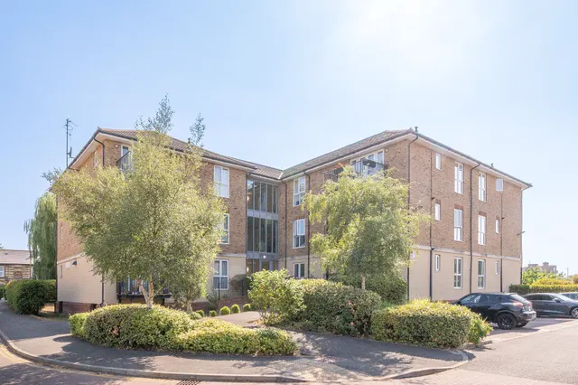 17 St Catherines Close, London, photo 1