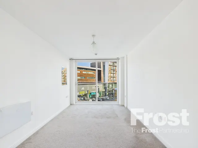 Feltham, photo 2