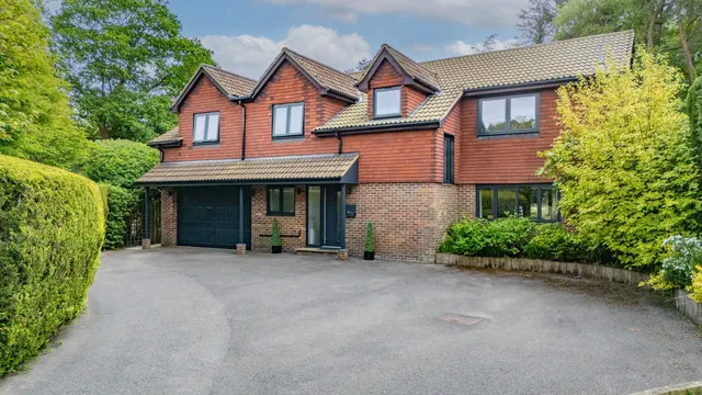 Badgers Close, Crowborough, TN6, photo 1