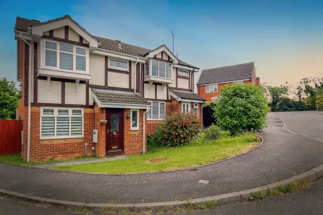 Photo 2 — Harvey Close, Raunds