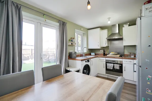 Upton Drive, Burton-On-Trent, DE14, photo 1