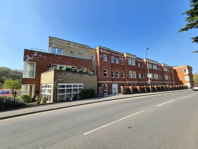 Cainscross Road, Stroud, photo 1
