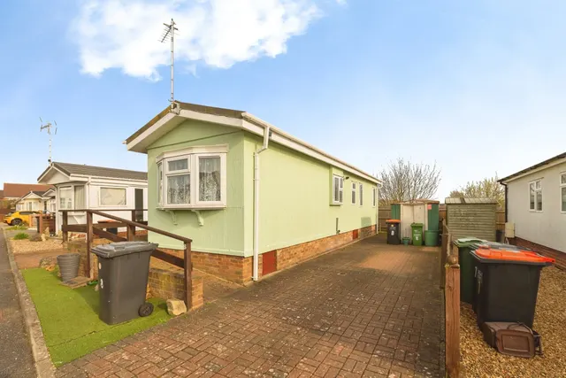 Weston Avenue, Leighton Buzzard, LU7, photo 1