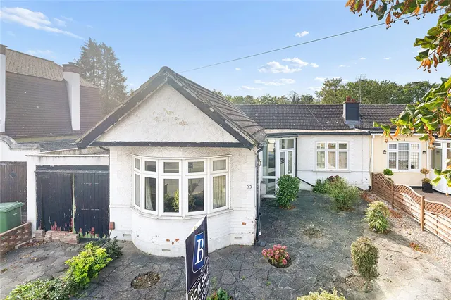 Woodhall Crescent, Hornchurch, RM11, photo 1