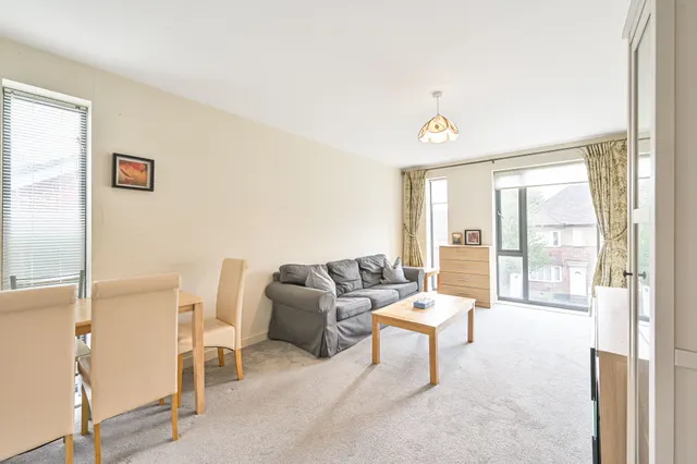 Photo 2 — Flat 3 Chain Court, 33 Ajax Avenue, London