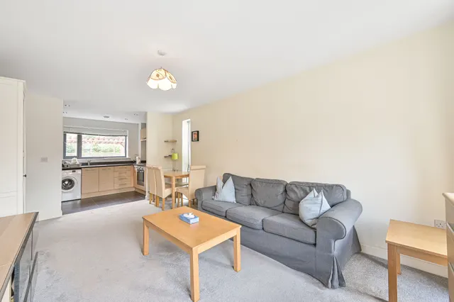 Photo 3 — Flat 3 Chain Court, 33 Ajax Avenue, London